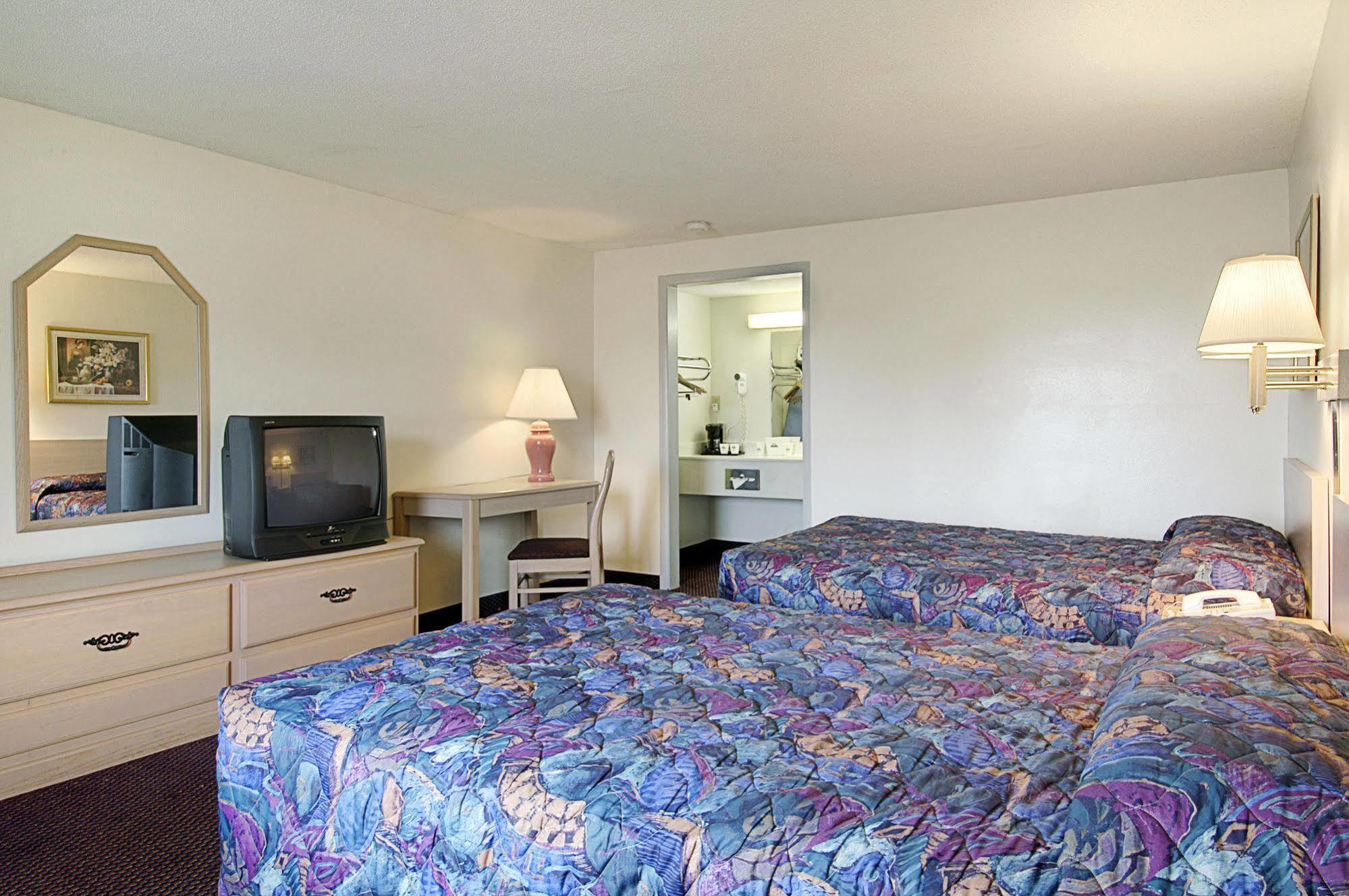 Howard Johnson By Wyndham Valdosta Habitación foto