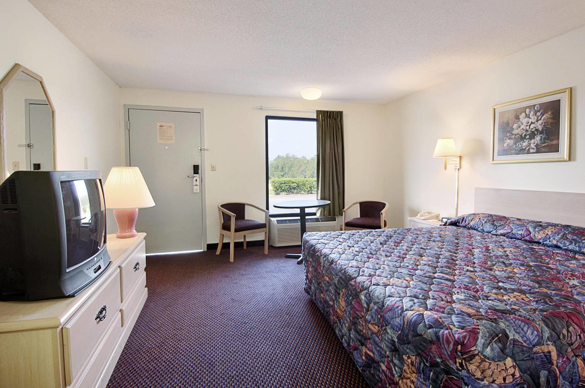 Howard Johnson By Wyndham Valdosta Habitación foto